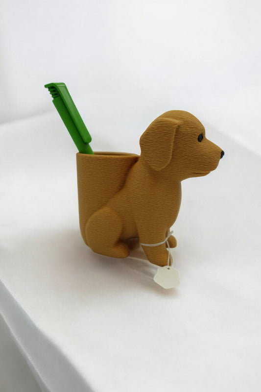 Chien porte stylo